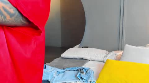 Kim online show from 02/28/25, 04:31