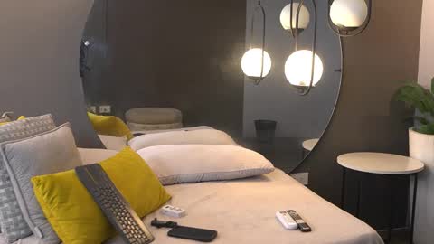 Kim online show from 12/22/25, 12:46