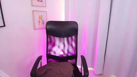 Snapshot of kim_burton_1 chatting on 07/17/26, 12:56 Kimberly online show from 07/17/26, 12:56