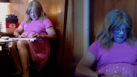 kim crossdresser     no nude room and clean chat only. online show from 11/10/25, 03:33