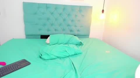 kim_eli online show from 02/15/25, 11:14