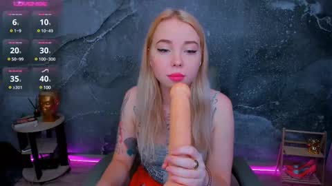 Snapshot of kim_girl_next_door chatting on 02/12/25, 07:13 KIM online show from 02/12/25, 07:13