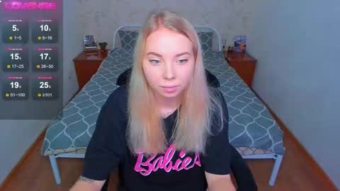 Snapshot of kim_girl_next_door chatting on 10/05/25, 10:13 KIM online show from 10/05/25, 10:13