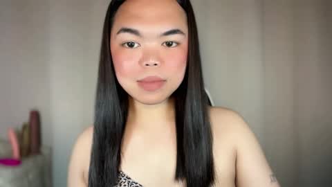 Snapshot of kim_kyile chatting on 12/19/25, 05:20 KYLIE online show from 12/19/25, 05:20