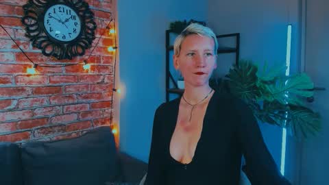 Kim online show from 10/02/25, 12:12