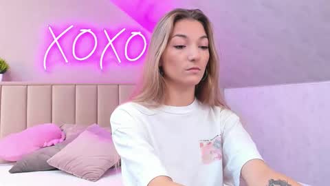 kimberlly_smith online show from 10/08/25, 01:03