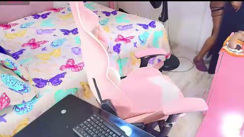 Snapshot of kimberly_bellu chatting on 06/19/26, 02:05 Anita. online show from 06/19/26, 02:05