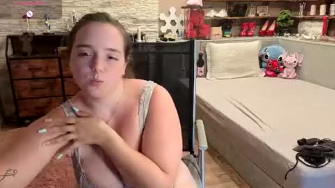 Snapshot of kimberlycaprice chatting on 07/28/26, 04:39 kimberlycaprice online show from 07/28/26, 04:39
