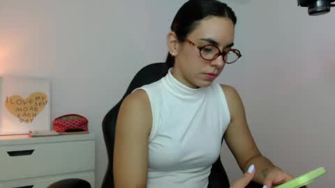 Snapshot of kimcandy_ chatting on 05/16/26, 12:18 CAMI online show from 05/16/26, 12:18