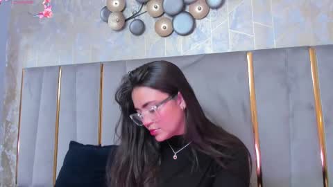 Snapshot of kimdevinne chatting on 02/28/25, 02:42  KIM  online show from 02/28/25, 02:42