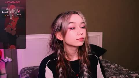 Kimiko online show from 11/30/25, 08:13