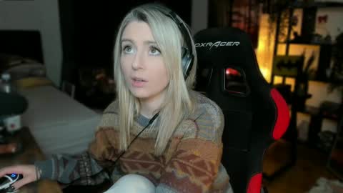 Wolfs Girl online show from 02/12/25, 07:13