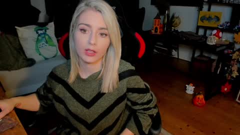 Wolfs Girl online show from 10/22/25, 06:18