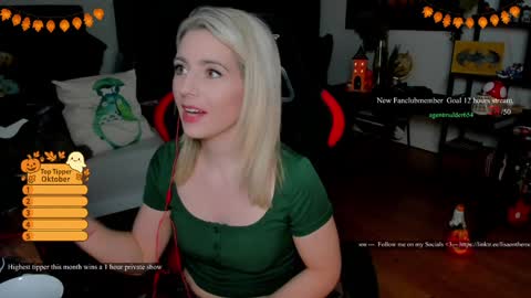 Wolfs Girl online show from 10/23/25, 07:01