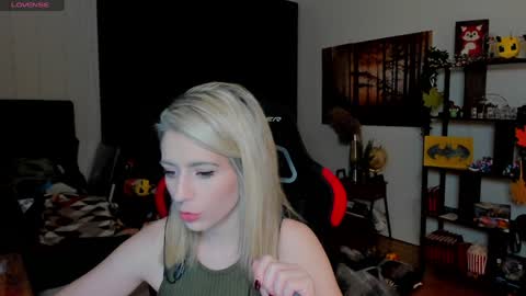 Wolfs Girl online show from 11/01/25, 11:40