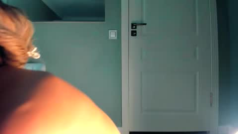 Kiki  online show from 09/23/25, 09:51