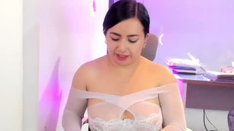 Camila online show from 09/30/25, 12:54