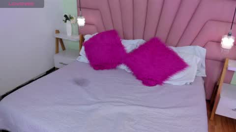 kimluna1 online show from 04/24/26, 03:42