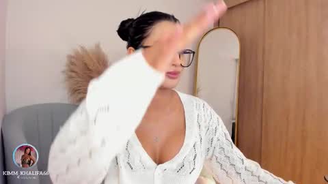 Kim  online show from 10/31/25, 01:39