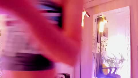 Kimm online show from 09/18/25, 02:35