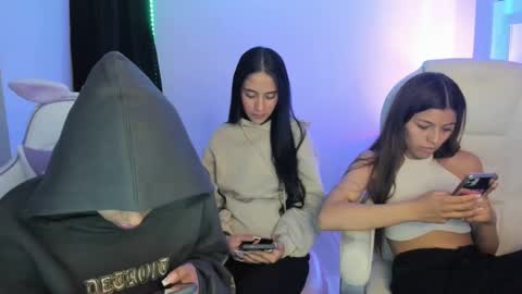 Snapshot of kimmi_foxy chatting on 12/11/24, 02:30 kimmi online show from 12/11/24, 02:30