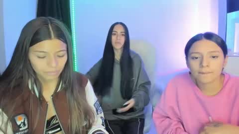 Snapshot of kimmi_foxy chatting on 12/12/24, 12:59 kimmi online show from 12/12/24, 12:59