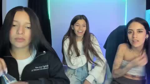 Snapshot of kimmi_foxy chatting on 12/15/24, 11:42 kimmi online show from 12/15/24, 11:42