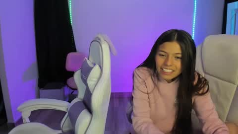 Snapshot of kimmi_foxy chatting on 12/22/24, 11:41 kimmi online show from 12/22/24, 11:41