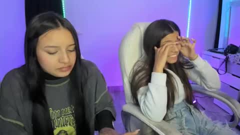 Snapshot of kimmi_foxy chatting on 12/24/24, 12:44 kimmi online show from 12/24/24, 12:44