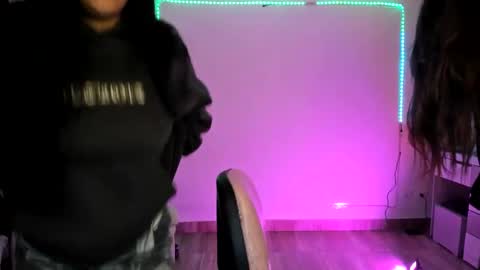 Snapshot of kimmi_foxy chatting on 12/31/24, 01:04 kimmi online show from 12/31/24, 01:04