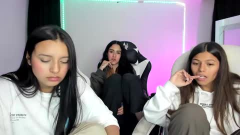 Snapshot of kimmi_foxy chatting on 01/14/25, 11:16 kimmi online show from 01/14/25, 11:16