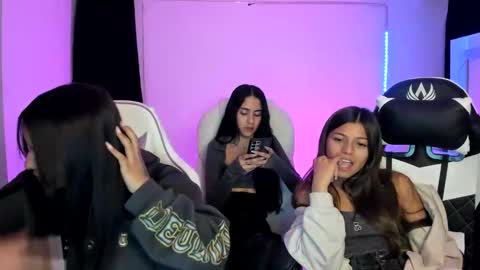 Snapshot of kimmi_foxy chatting on 01/22/25, 01:20 kimmi online show from 01/22/25, 01:20