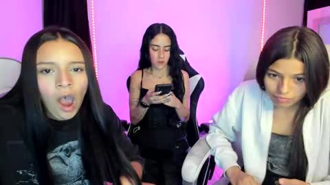 Snapshot of kimmi_foxy chatting on 01/22/25, 11:43 kimmi online show from 01/22/25, 11:43