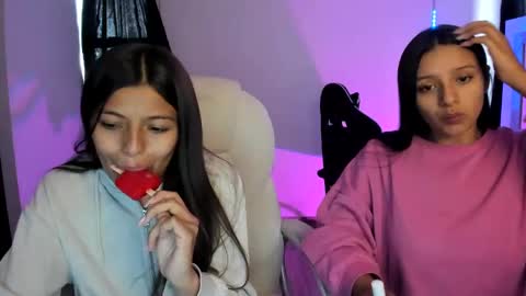 Snapshot of kimmi_foxy chatting on 01/26/25, 09:51 kimmi online show from 01/26/25, 09:51