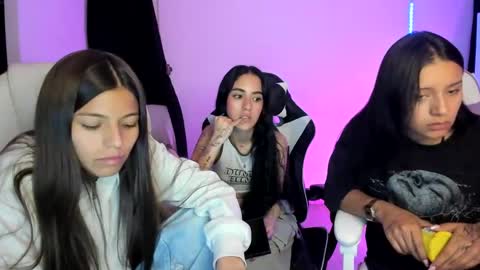 Snapshot of kimmi_foxy chatting on 01/27/25, 12:54 kimmi online show from 01/27/25, 12:54