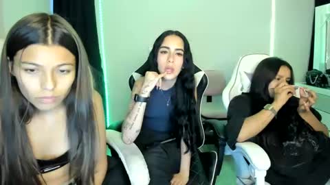 Snapshot of kimmi_foxy chatting on 02/09/25, 11:15 kimmi online show from 02/09/25, 11:15