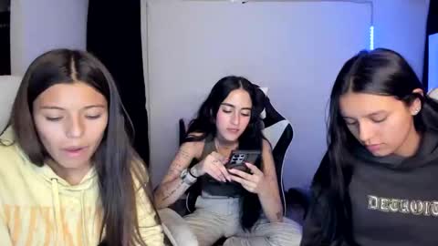 Snapshot of kimmi_foxy chatting on 02/10/25, 11:34 kimmi online show from 02/10/25, 11:34