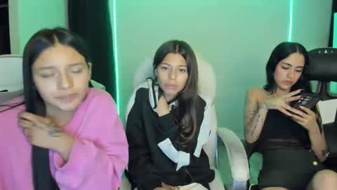 Snapshot of kimmi_foxy chatting on 02/11/25, 11:22 kimmi online show from 02/11/25, 11:22