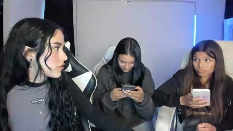 Snapshot of kimmi_foxy chatting on 02/12/25, 11:09 kimmi online show from 02/12/25, 11:09