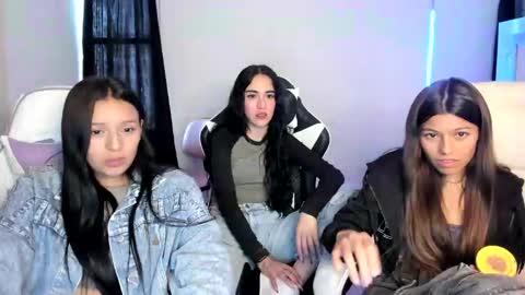 Snapshot of kimmi_foxy chatting on 02/21/25, 10:37 kimmi online show from 02/21/25, 10:37