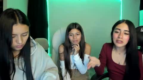 Snapshot of kimmi_foxy chatting on 02/23/25, 02:40 kimmi online show from 02/23/25, 02:40