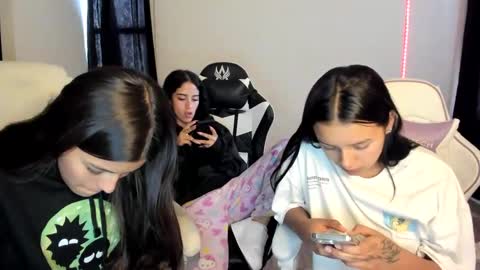 Snapshot of kimmi_foxy chatting on 02/24/25, 10:25 kimmi online show from 02/24/25, 10:25