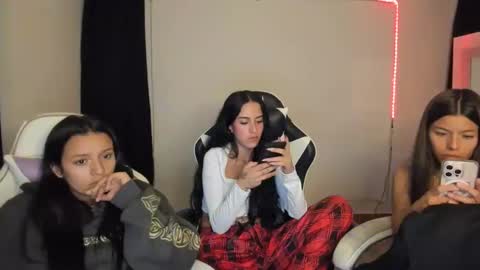 Snapshot of kimmi_foxy chatting on 03/02/25, 03:13 kimmi online show from 03/02/25, 03:13