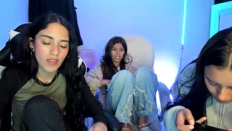 Snapshot of kimmi_foxy chatting on 03/04/25, 11:11 kimmi online show from 03/04/25, 11:11