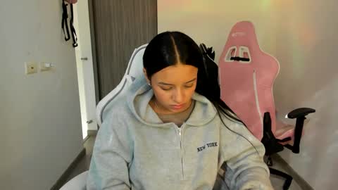 Snapshot of kimmi_foxy chatting on 09/19/25, 08:20 kimmi online show from 09/19/25, 08:20