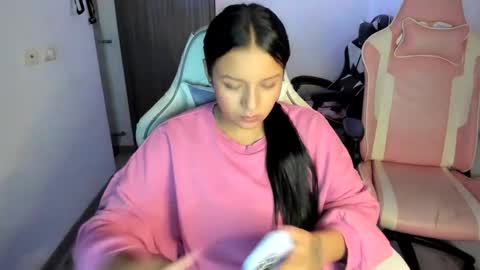 Snapshot of kimmi_foxy chatting on 09/22/25, 11:18 kimmi online show from 09/22/25, 11:18