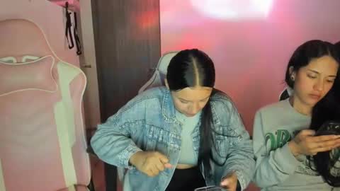 Snapshot of kimmi_foxy chatting on 09/23/25, 11:19 kimmi online show from 09/23/25, 11:19