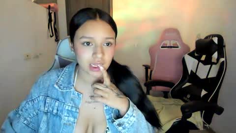 Snapshot of kimmi_foxy chatting on 09/24/25, 11:08 kimmi online show from 09/24/25, 11:08