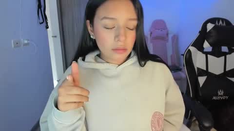 Snapshot of kimmi_foxy chatting on 09/28/25, 10:15 kimmi online show from 09/28/25, 10:15