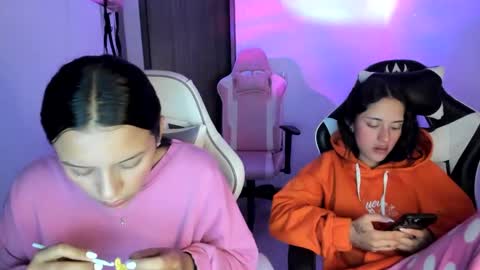 Snapshot of kimmi_foxy chatting on 10/01/25, 11:22 kimmi online show from 10/01/25, 11:22